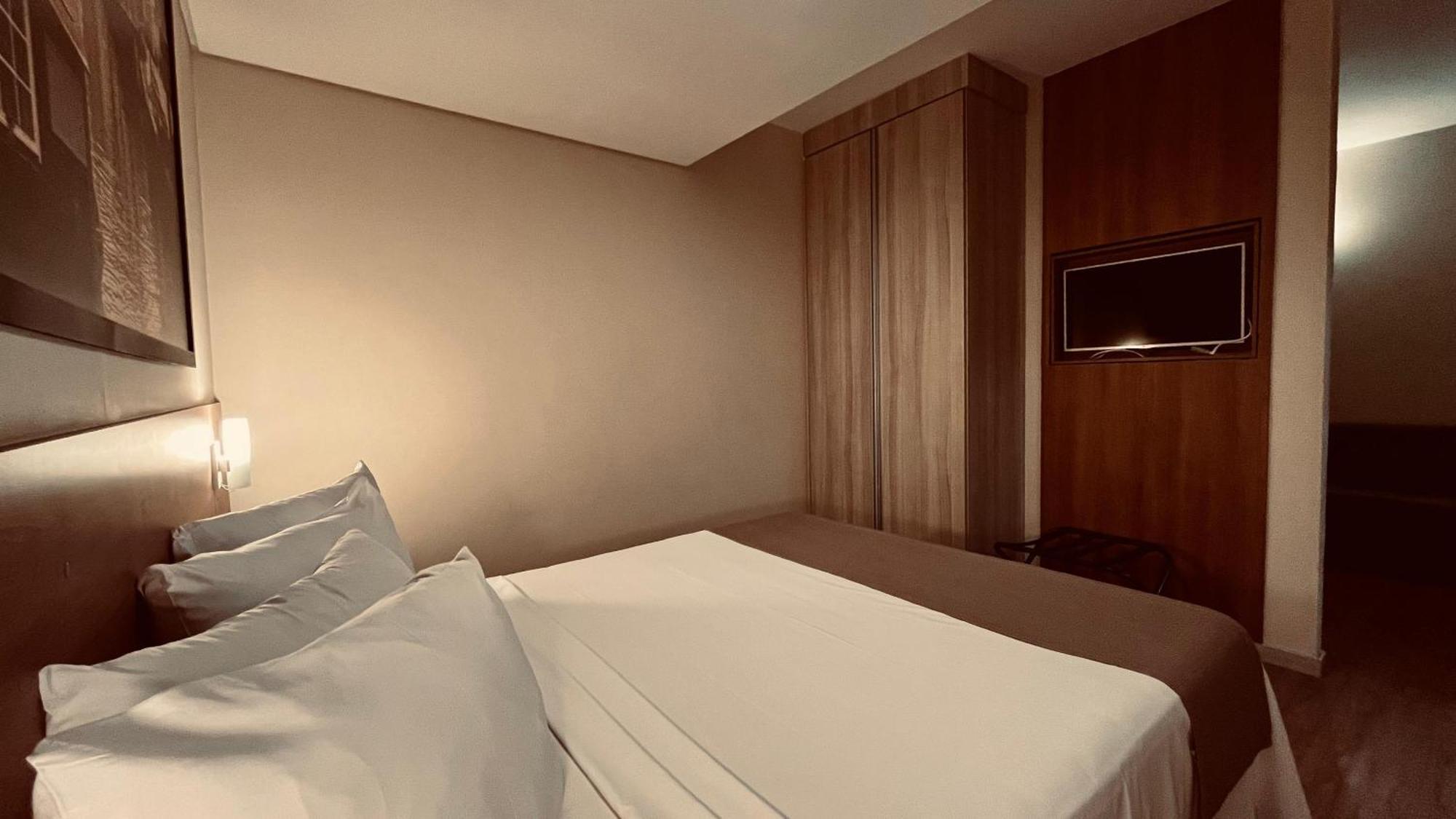 Hotel Amsterdam Montes Claros Εξωτερικό φωτογραφία