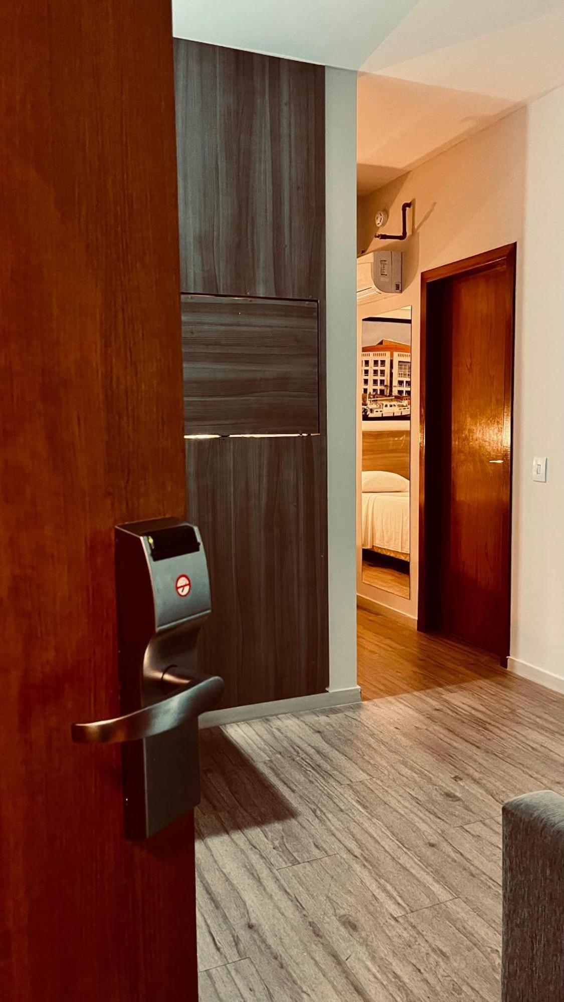 Hotel Amsterdam Montes Claros Εξωτερικό φωτογραφία