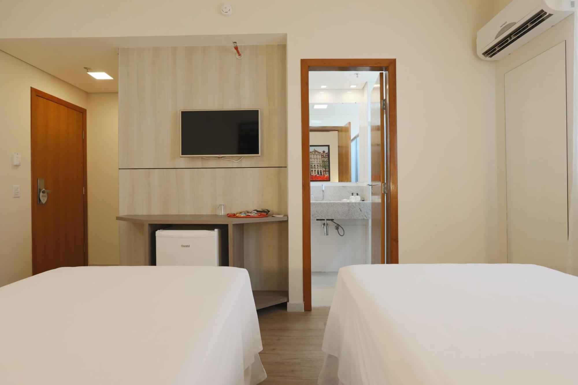Hotel Amsterdam Montes Claros Εξωτερικό φωτογραφία